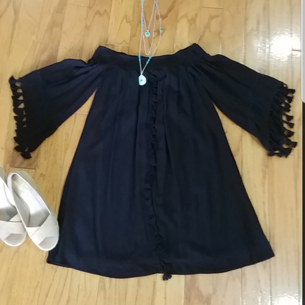 Off the shoulder Gianni Bini black dress